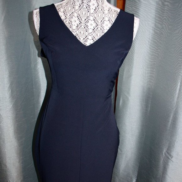 NWT form fitting, V neck midi dress - Picture 1 of 5